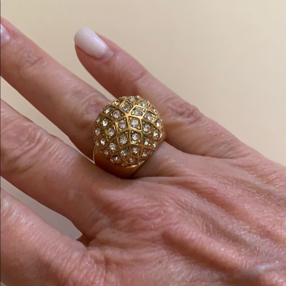 Jewelry - Elegant Gold Statement Ring Size 6 Fashion Jewelry